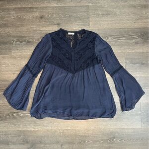 100% Silk Blouse Shirt‎ Bell Sleeve Size Small Made in Italy Bellambra Crochet